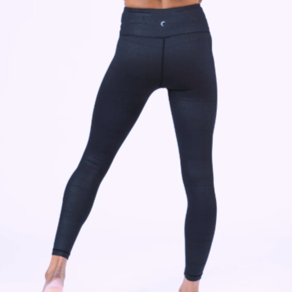 Black Venom Light n Tight Hi-Rise 7/8 24" size 8-10